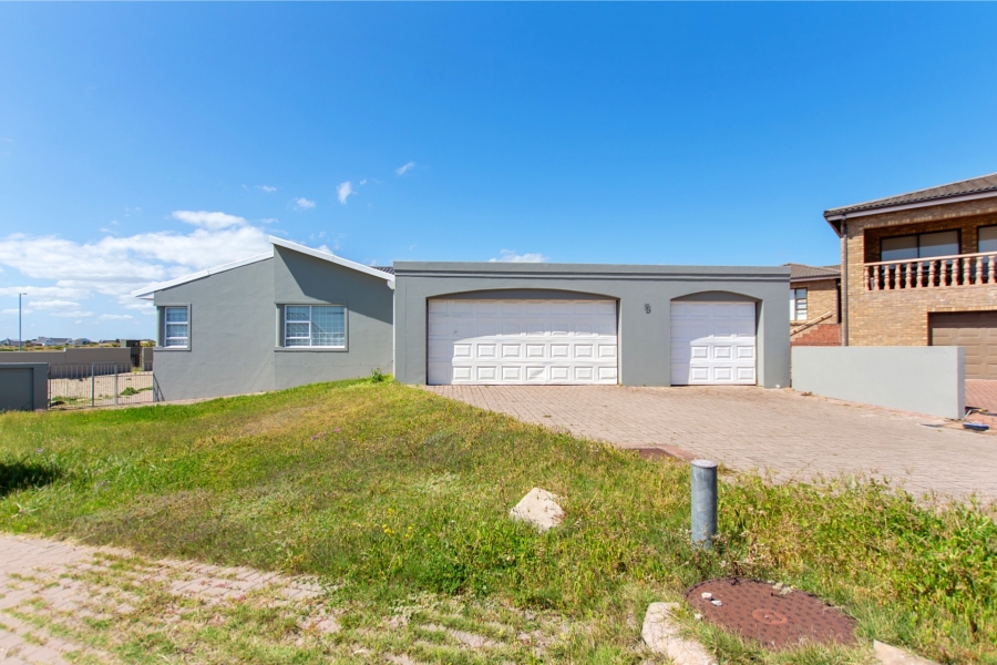 3 Bedroom Property for Sale in Middedorp Western Cape